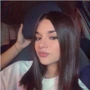 Insegnante di latino, greco, italiano diplomata al liceo classico